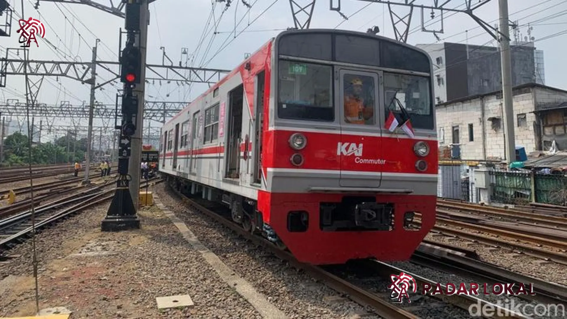 Lonjakan Penumpang KRL Commuter Line: Revolusi Transportasi Publik Jabodetabek yang Tak Terbendung