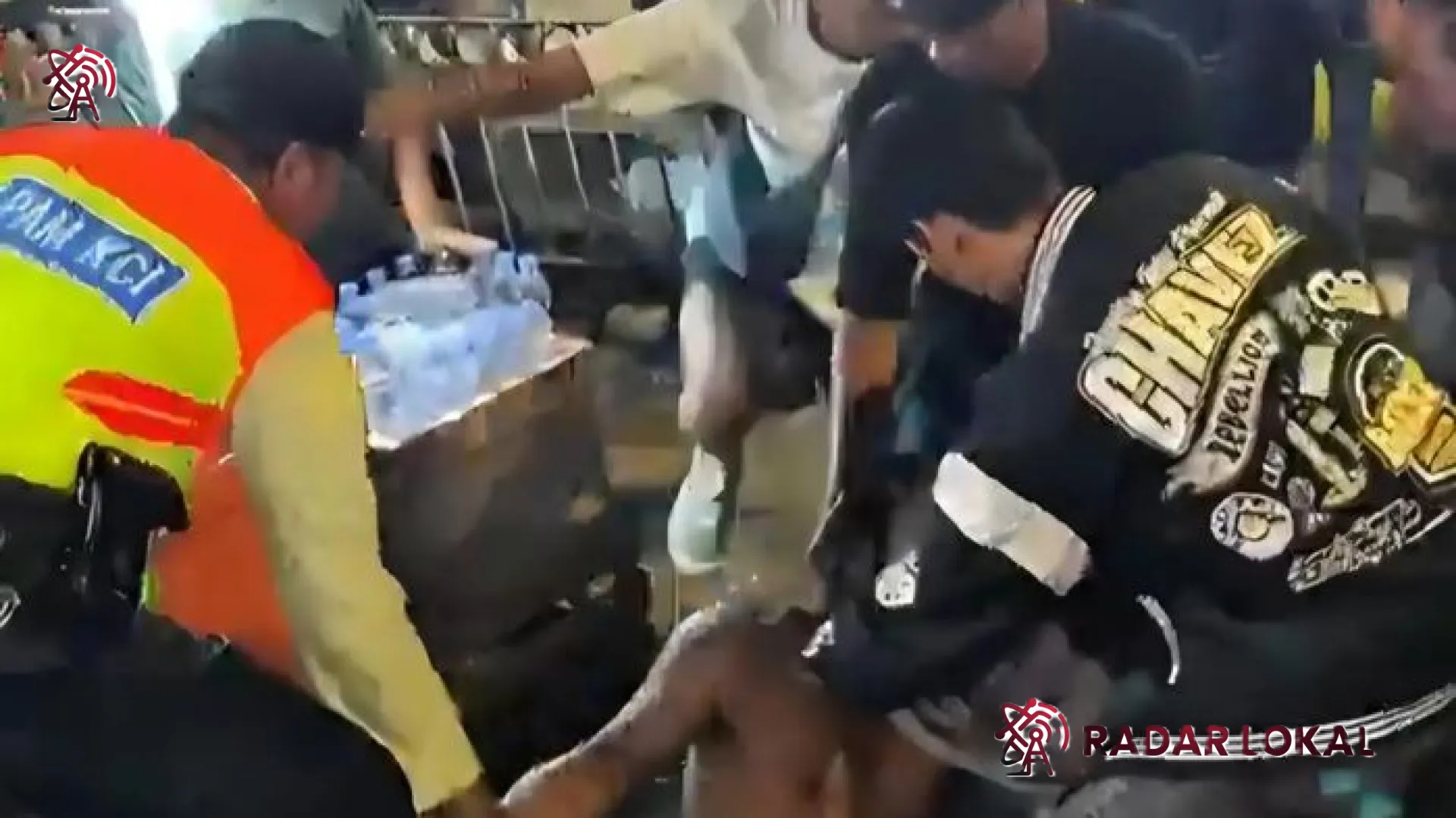 Aksi Premanisme di Stasiun Bogor Berujung Amuk Massa: Nasib Pria Pemalak Ojol dan Perusak Gitar Pengamen