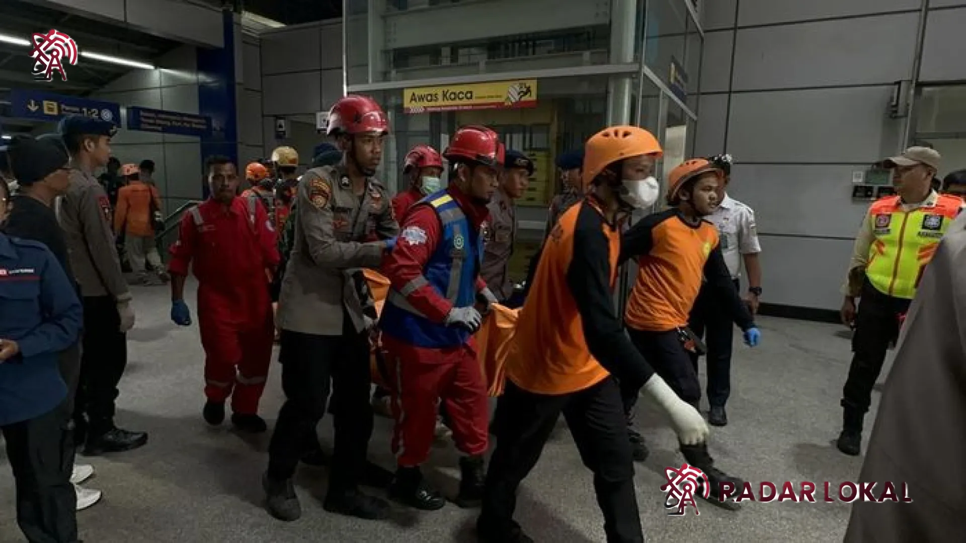 Tragedi Maut Stasiun Bekasi Timur: Kronologi Evakuasi 7 Korban Jiwa dan Detik-Detik Mencekam Tabrakan Kereta