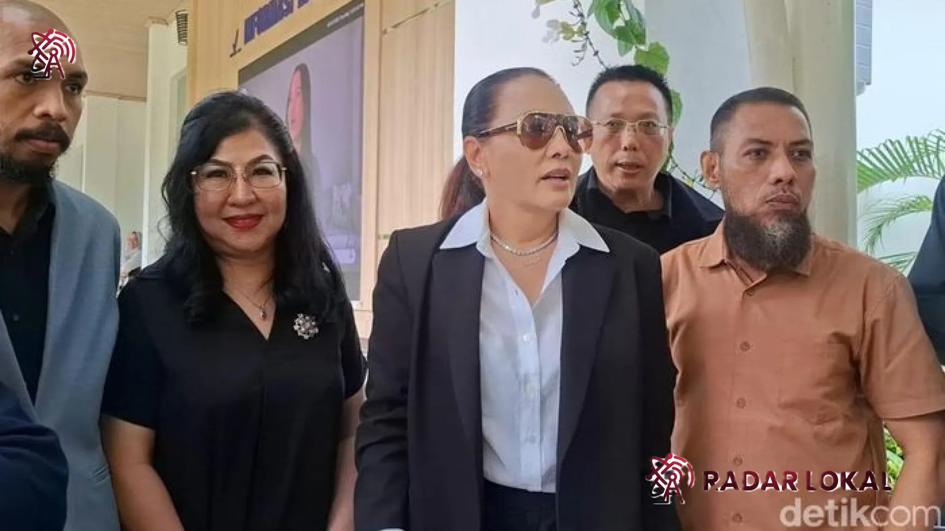 Ketegangan Industri Kecantikan: Fitri Salhuteru Resmi Adukan Produk Doktif ke BPOM