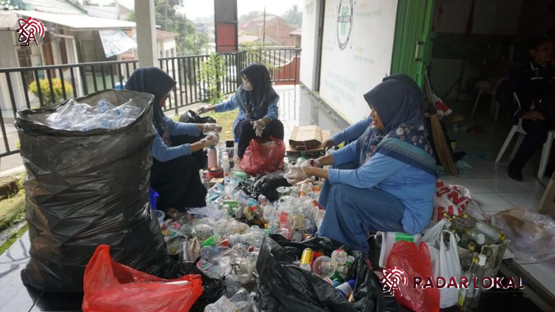 Dari Limbah Menjadi Berkah: Kisah Inspiratif Bank Sampah Asri Mandiri Ubah Sampah Jadi Tabungan Emas