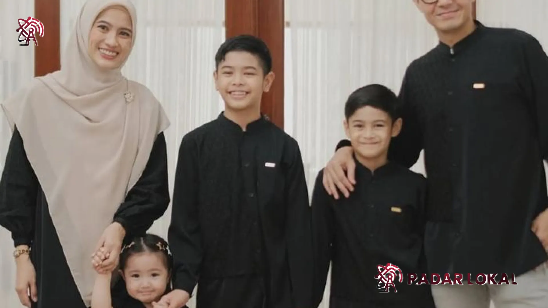 Mendidik Hati di Hari Raya: Strategi Dude Harlino dan Alyssa Soebandono Tanamkan Esensi Kurban pada Buah Hati