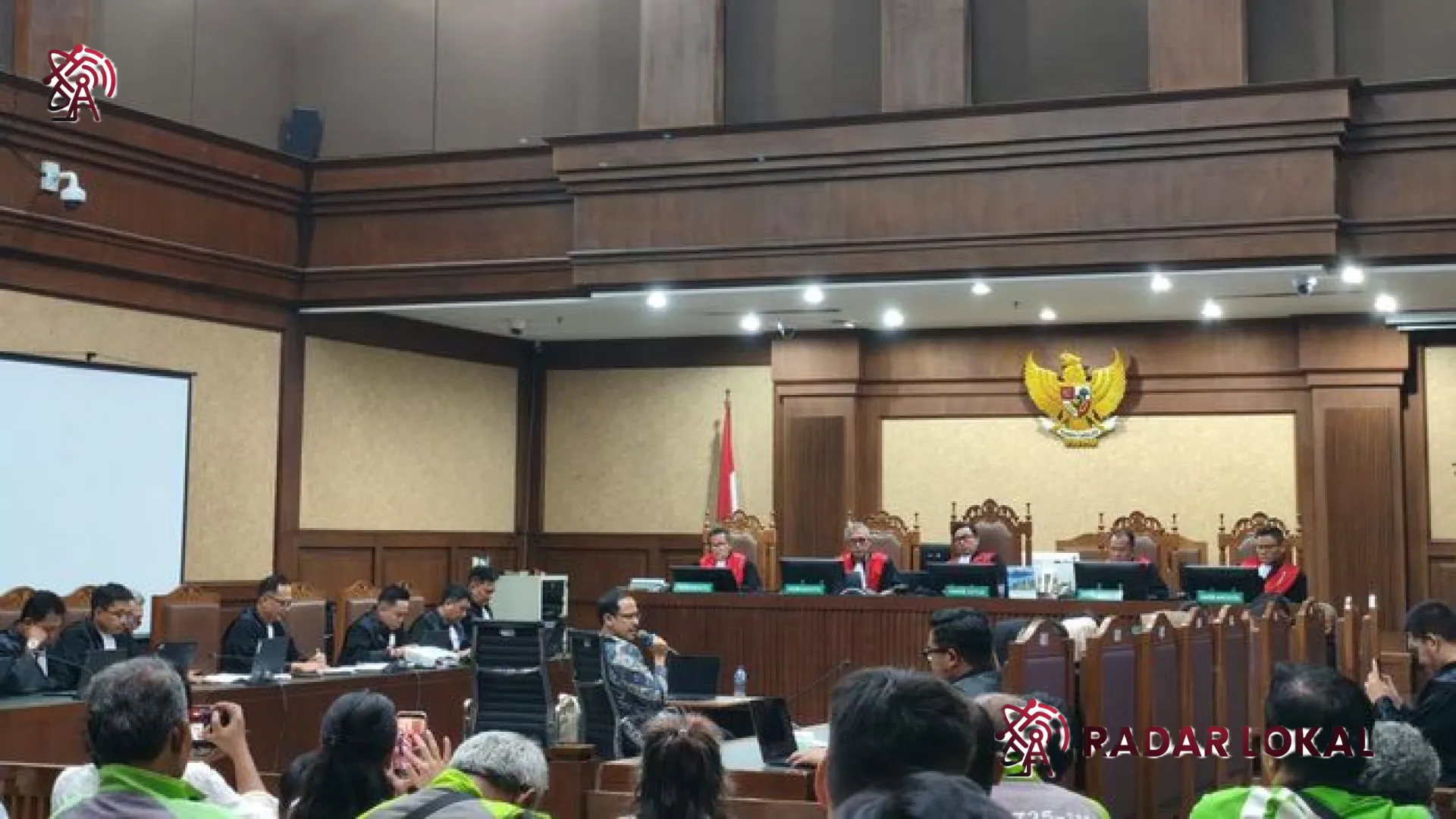Gema Kasus Korupsi Chromebook: Nadiem Makarim Hadapi Tuntutan 1.597 Halaman di Tengah Kabar Operasi