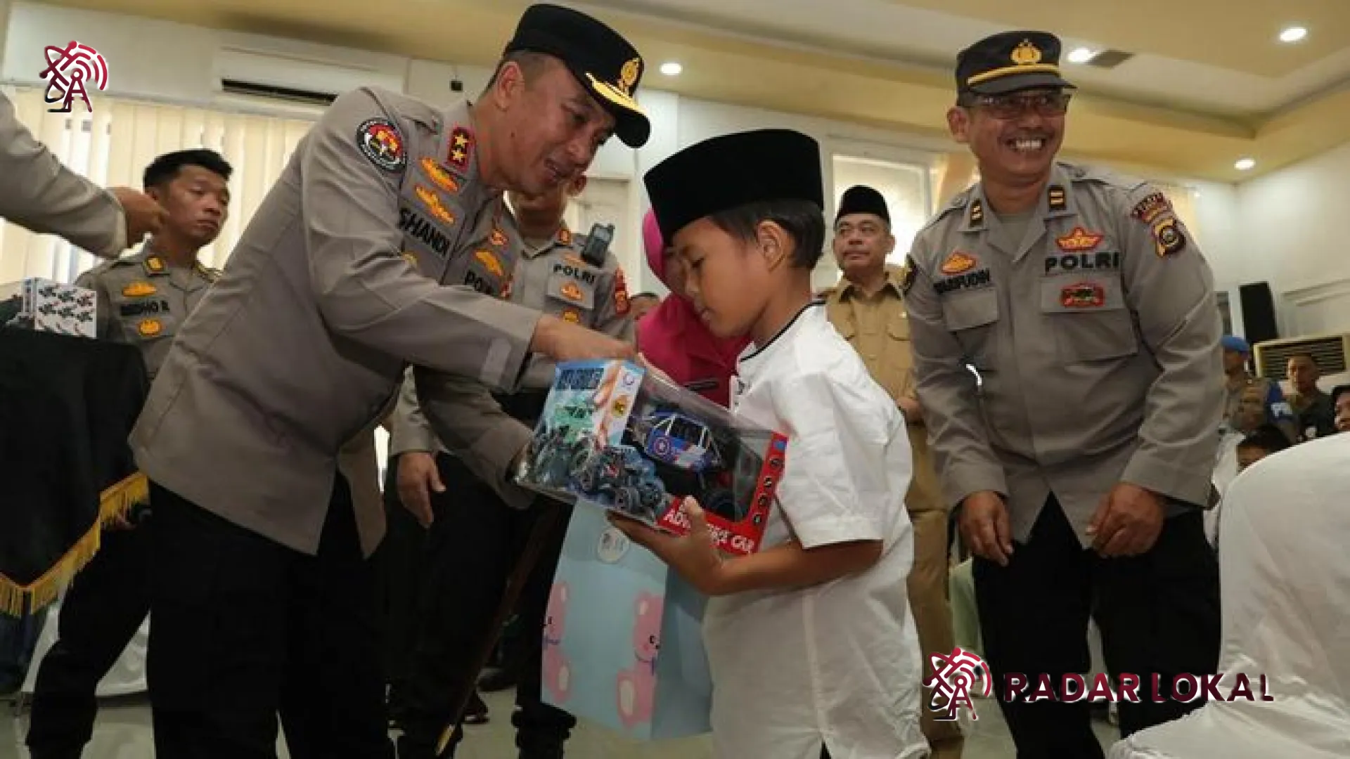 Misi Kemanusiaan Kapolda Sumsel di Lahat: Memastikan Kehadiran Polri Memberi Manfaat Nyata bagi Masyarakat