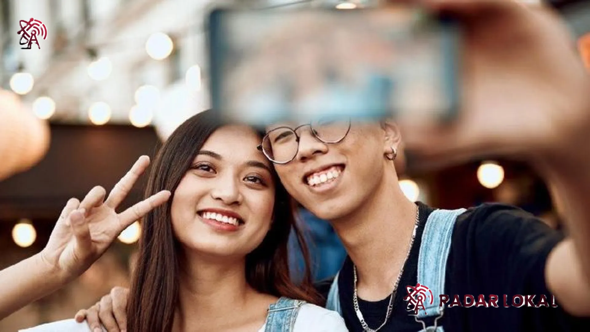 Waspada Pose ‘Peace’ Saat Selfie: Ancaman Tersembunyi Pencurian Sidik Jari di Era Digital