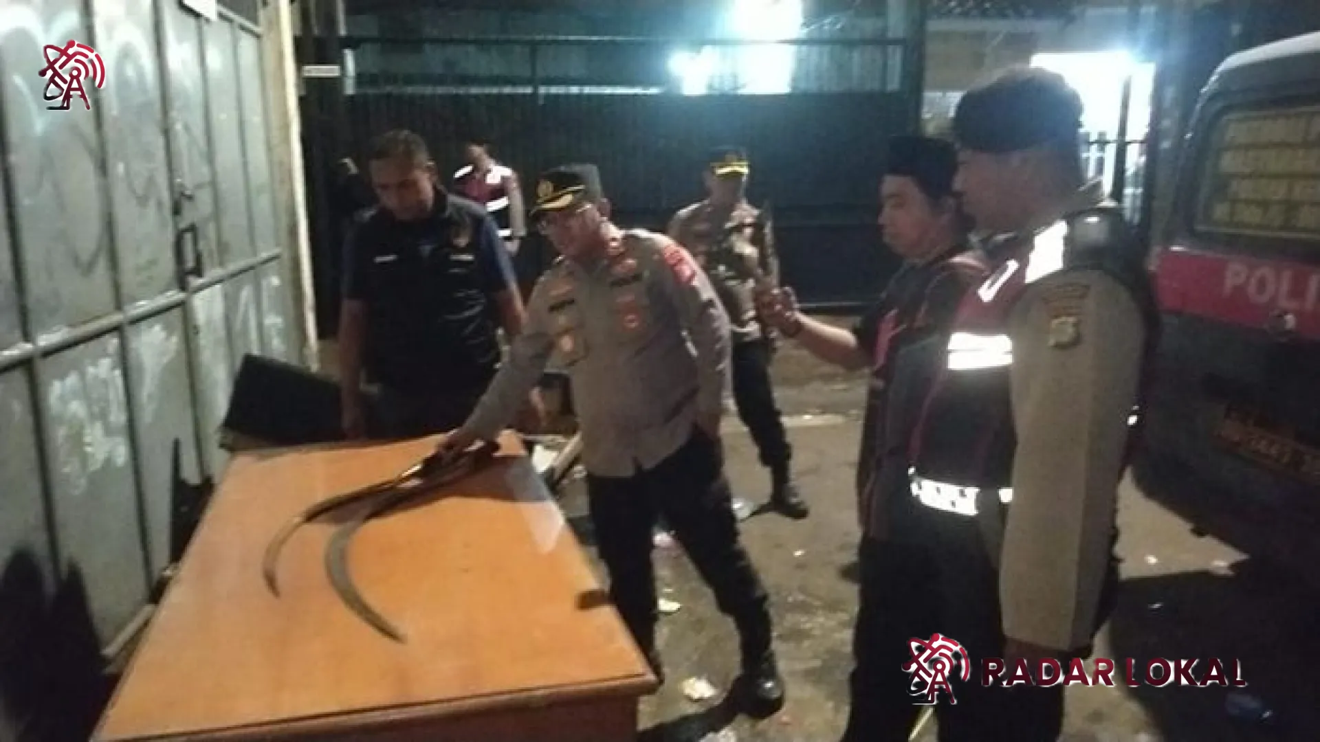 Gagalkan Tawuran Berdarah di Kebon Jeruk, Polisi Sita Celurit Hingga Tembakau Sintetis