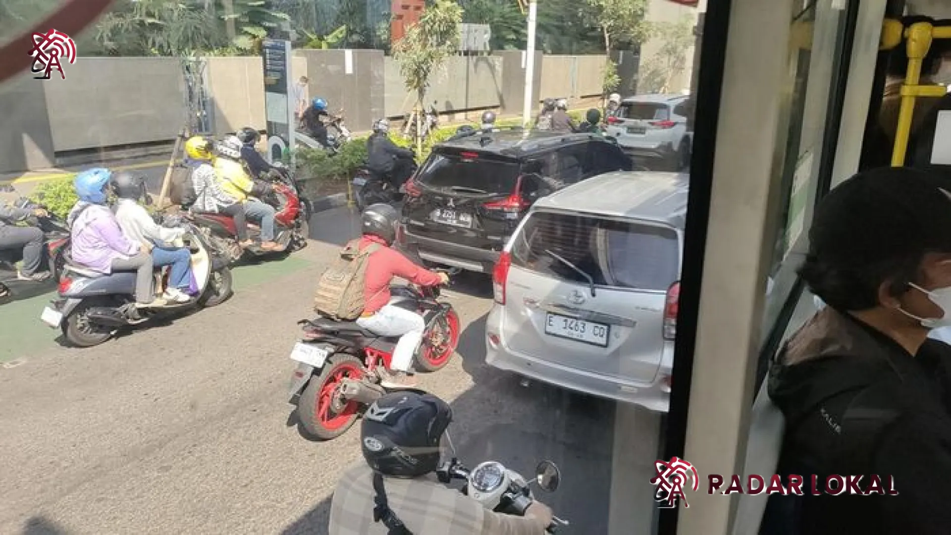Pancoran-Semanggi Lumpuh Total: Analisis Kemacetan Pagi Ini dan Dampak Aksi Massa di Ibu Kota