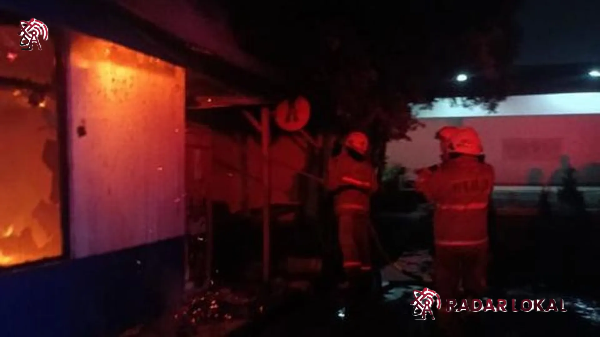 Amukan Si Jago Merah di Satpas SIM Daan Mogot: Pos Jaga Hangus Terbakar, Puluhan Personel Damkar Berjibaku di Lokasi