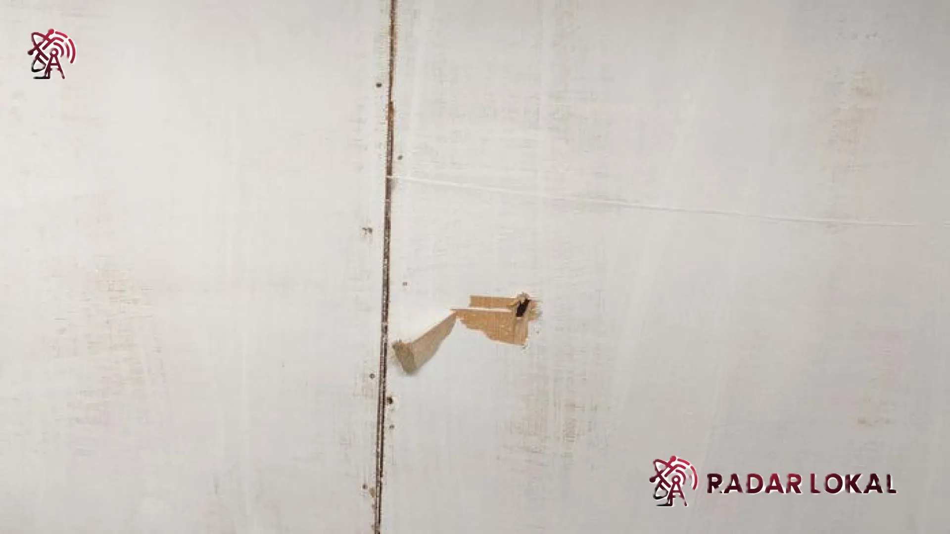Misteri Proyektil Maut di Langit Ciracas: Ketika Atap Rumah Tak Lagi Menjadi Pelindung Nyaman