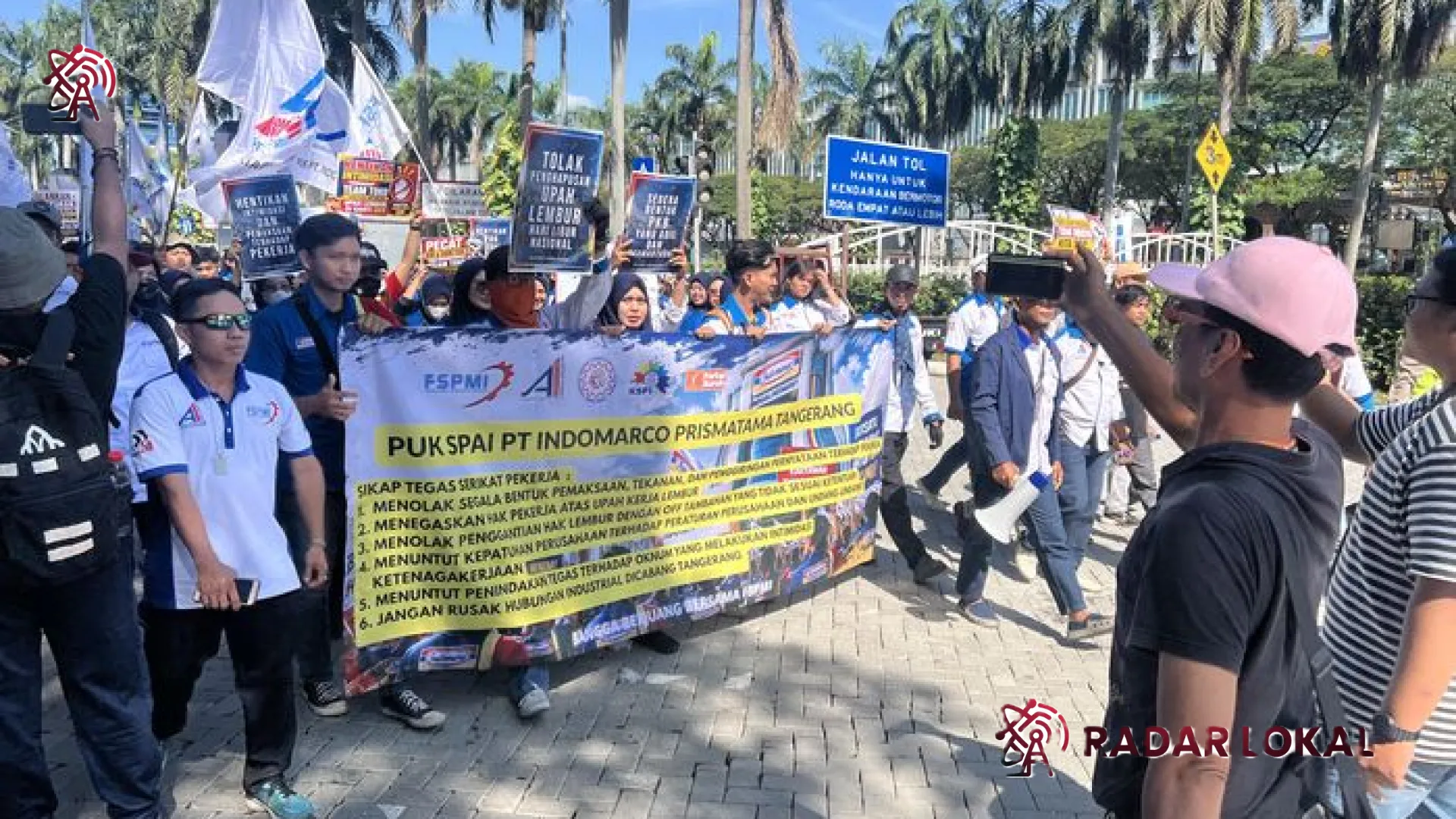 Prahara di Menara Indomaret PIK: Gelombang Protes Buruh Menuntut Hak Lembur yang Tak Kunjung Tunai
