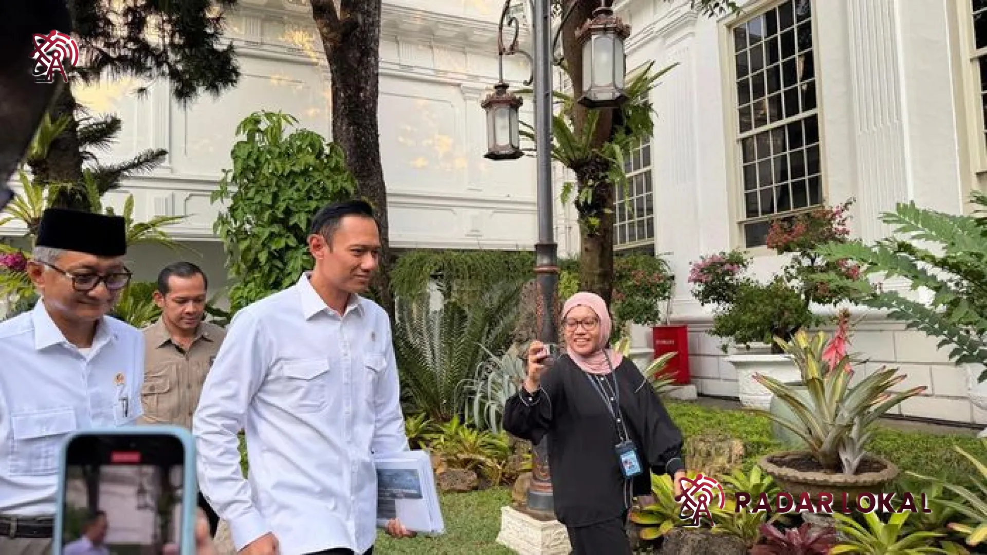 Estafet Strategis di Lintasan Cepat: Prabowo Percayakan Kemudi Proyek Whoosh kepada AHY