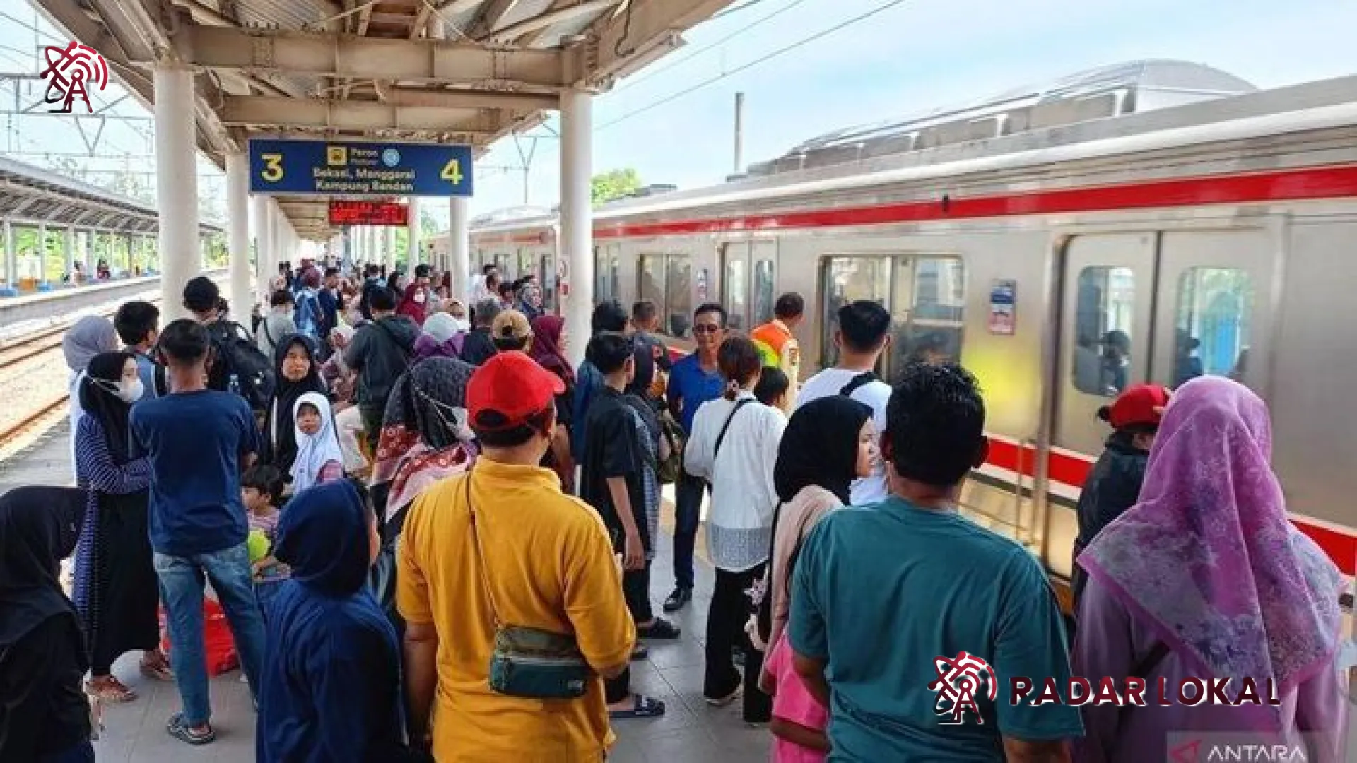 Potret Kelam Jam Sibuk KRL Jabodetabek: Saat Satu Meter Persegi Harus Menampung Delapan Orang