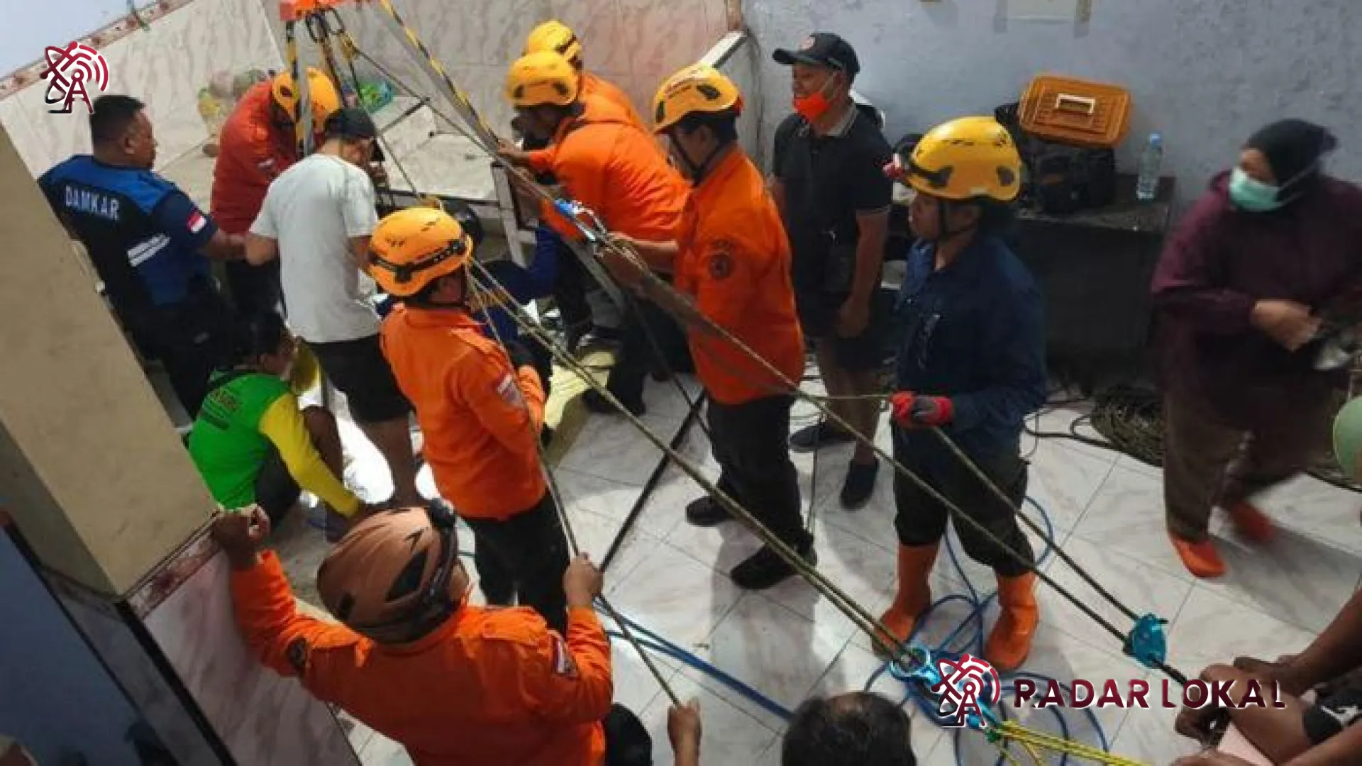Menembus Kedalaman 25 Meter: Perjuangan Tim SAR Selamatkan Remaja yang Terperosok Sumur Tua di Ponorogo