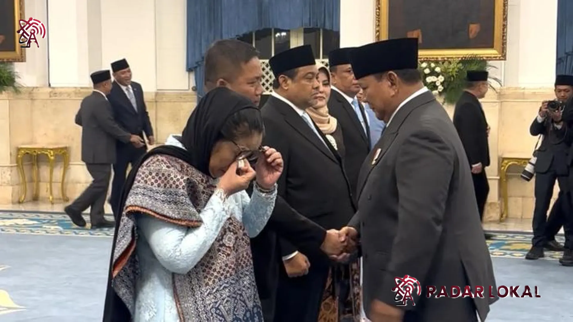 Momen Haru di Istana Negara: Air Mata Nanik Sudaryati Pecah Saat Dilantik Prabowo Pimpin Badan Gizi Nasional