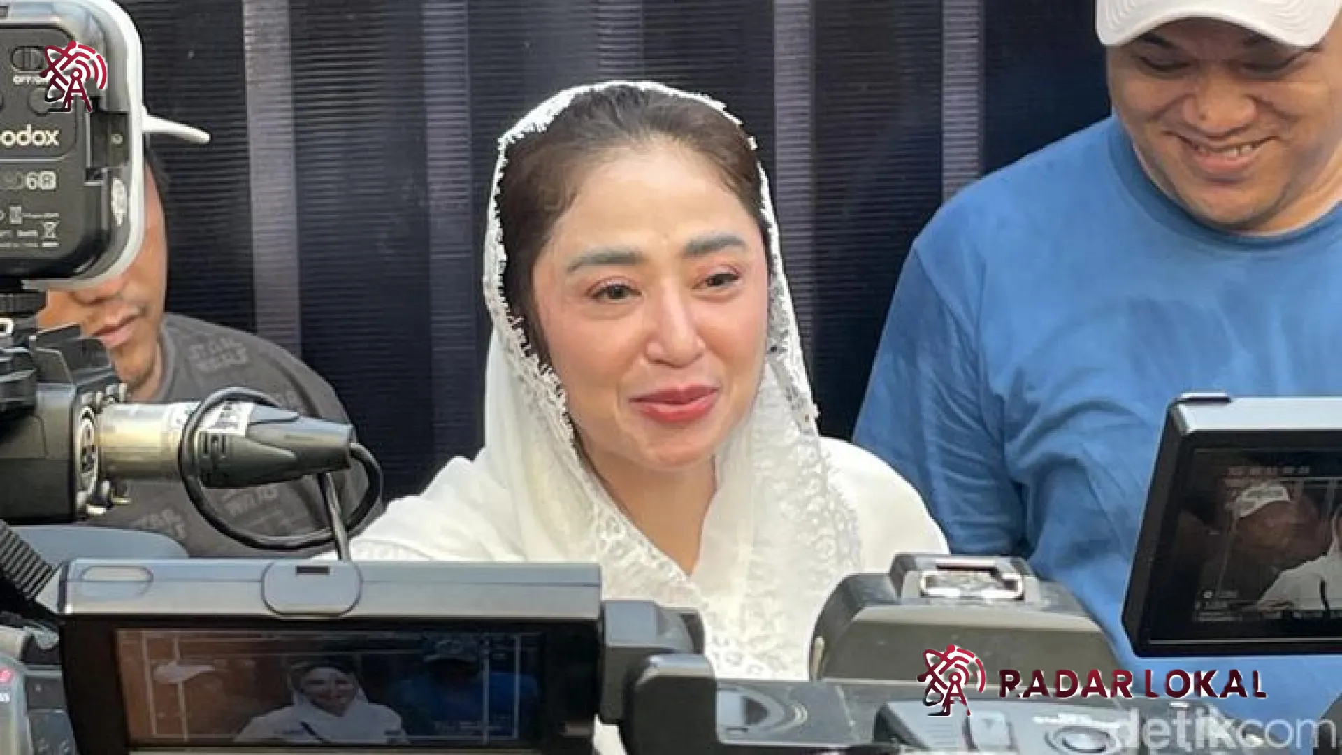 Rahasia Ketenangan Dewi Perssik: Ritual Mengaji di Balik Layar Sebelum Sorotan Kamera Dimulai