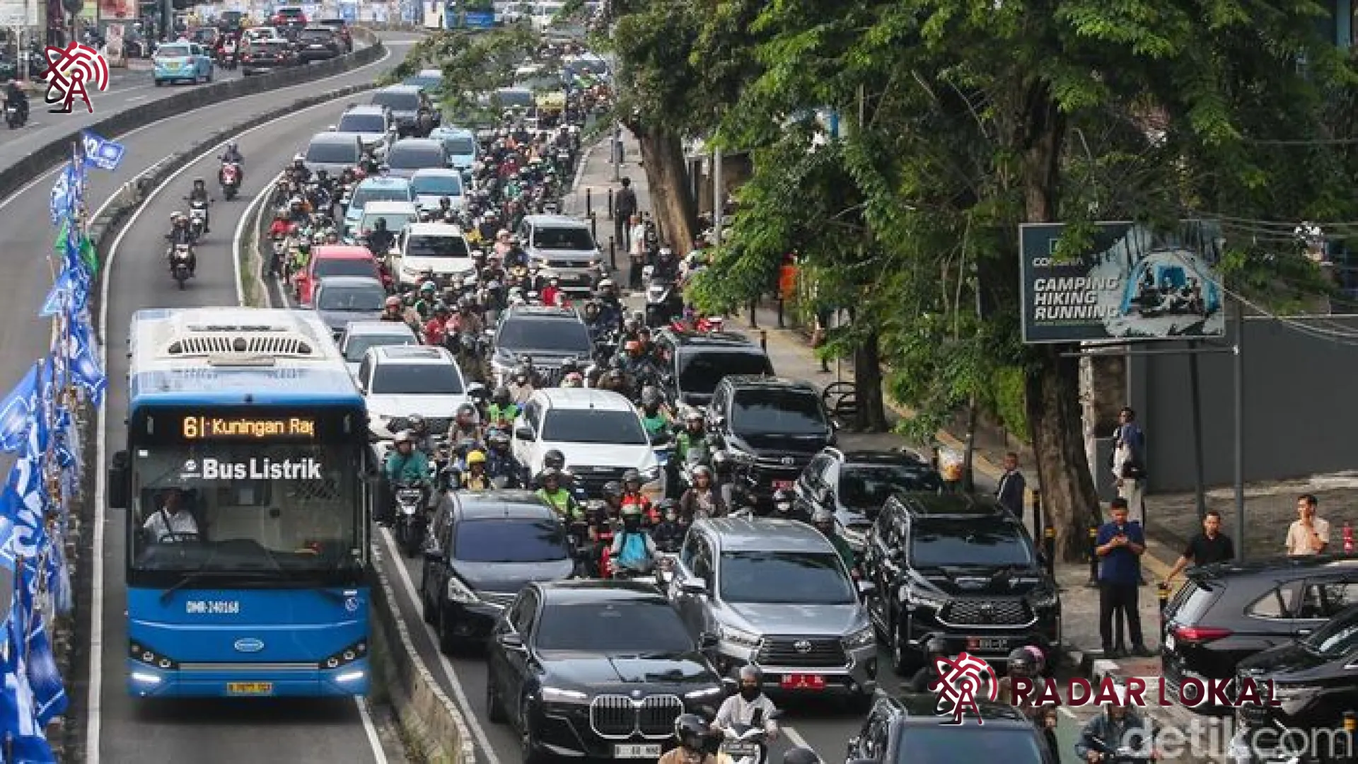 Insiden Pagi di MT Haryono: Bus TransJakarta Tabrak Separator, Layanan Berangsur Pulih Setelah Evakuasi