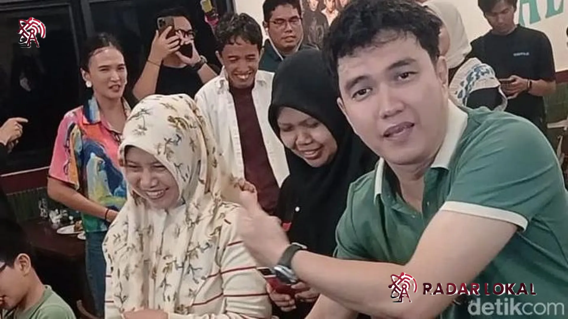 Sentuhan Kasih di Balik Gurihnya Ayam Goreng Basah: Cara Aldi Taher Memuliakan Ibu Lewat Bisnis Terbaru
